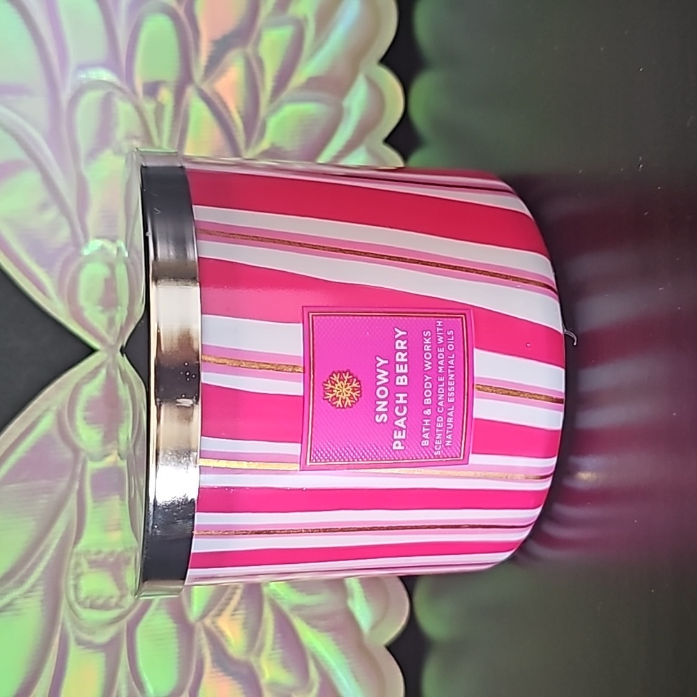 BBW Snowy Peach Berry 3 wick candle